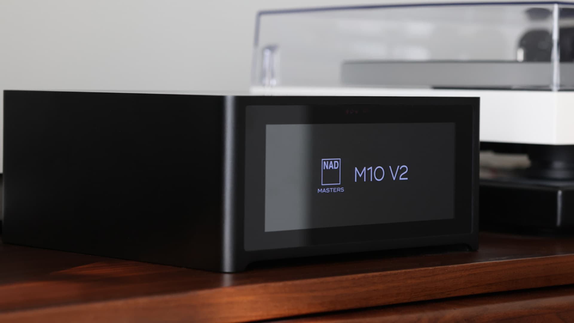 NAD M10 V2, side view in a living room, color image